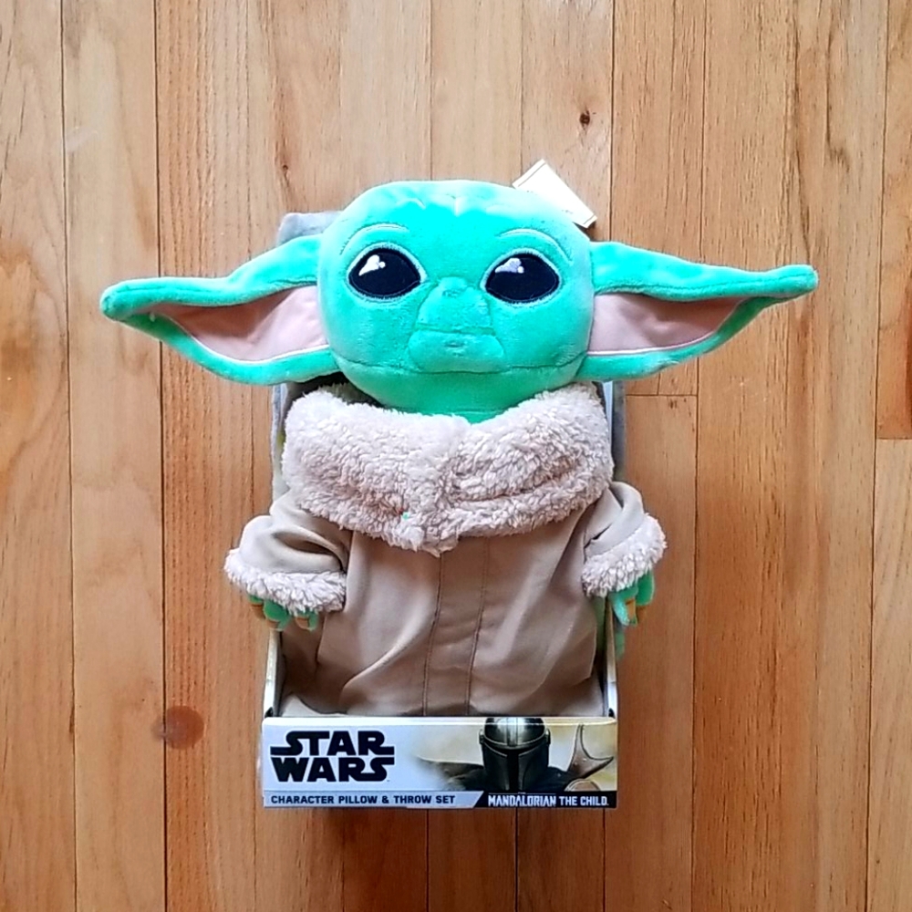 Baby Yoda/ The child plush doll with blanket. NWT.
